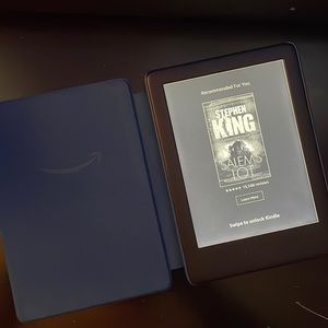 Amazon Kindle 10th Generation 8GB e-reader Black with Blue Cover